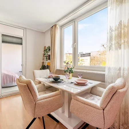 Apartment Stilvolles City-apartment Mit Balkon & Parkplatz, Naehe Frankfurt Hanau