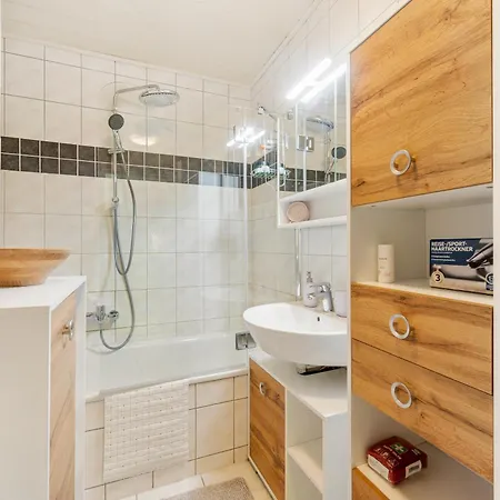 Stilvolles City-apartment Mit Balkon & Parkplatz, Naehe Frankfurt *