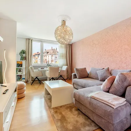 Stilvolles City-apartment Mit Balkon & Parkplatz, Naehe Frankfurt 公寓